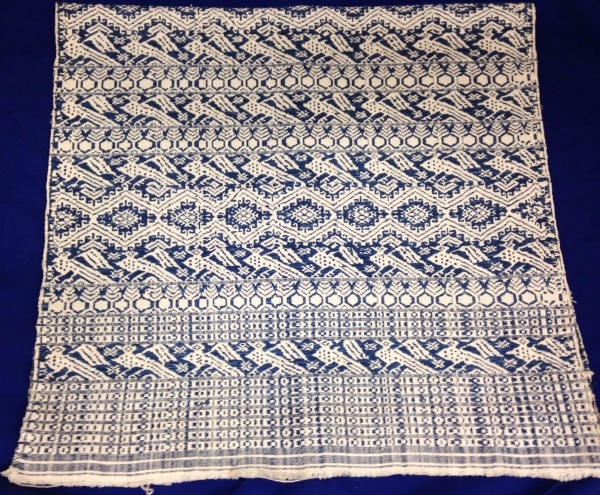 Multipurpose Cloth with Blue and White Bird Designs Maya culture Early 1970s White cotton and blue pigment, L. 88 cm x W. 2 mm x H. 48 cm Edie Ballweg collection #1972.40