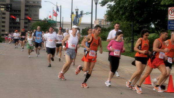 Runners at race