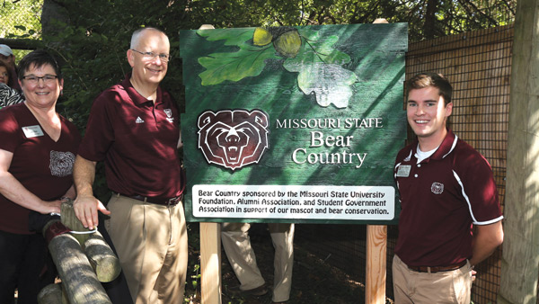 President Clif Smart and Alumni Director Lori Fan in front of zoo sign