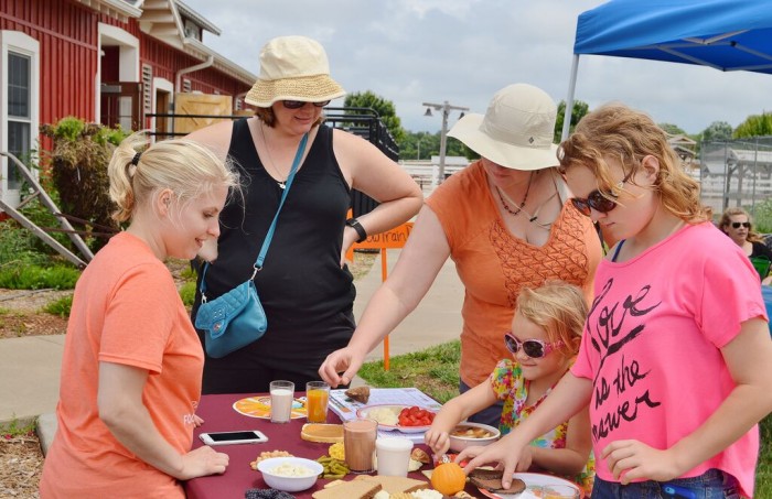 People loved using the food models to make healthy meals, at the Great American Milk Drive. Photo Credit: Ozarks Food Harvest