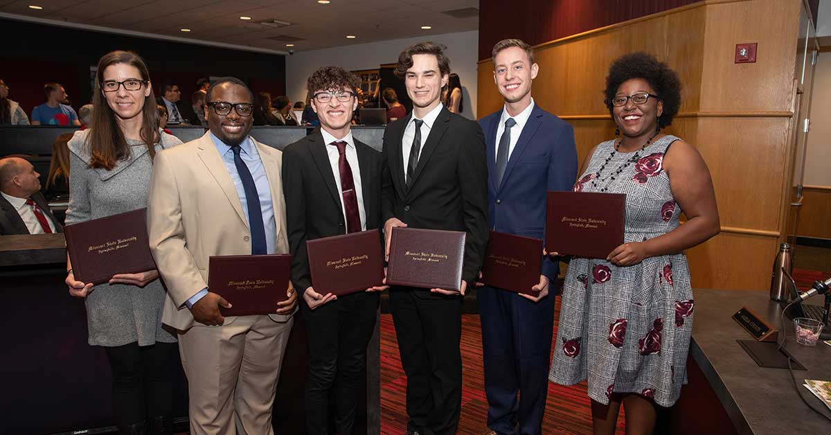 Tia Clemens and other 2018-2019 student Citizen Scholars receiving their awards.