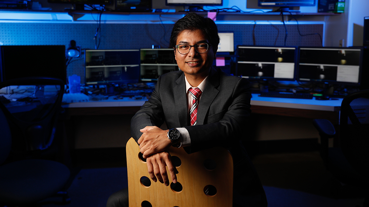 Dr. Razib Iqbal in the Multimedia Systems and Communications Laboratory (MuSyC Lab).