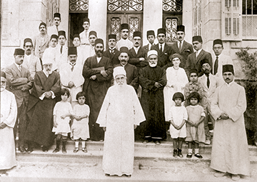Photo of Abdul Baha with his grandsons and other Baha'ís