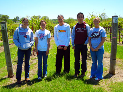 The shoot thinners pictured are Sylvia Carter (leftmost) who helped supervise the newly hired Rachel Ramsey, Ashlynn Chadwell, Xu Chen and Kyla Atchison (rightmost).