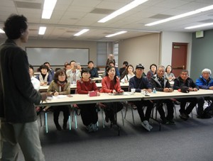 Harold Chung (standing) interprets the lecture about our station and grape growing in Missouri. Professor Kim Jong-Sook is leftmost on the front table.