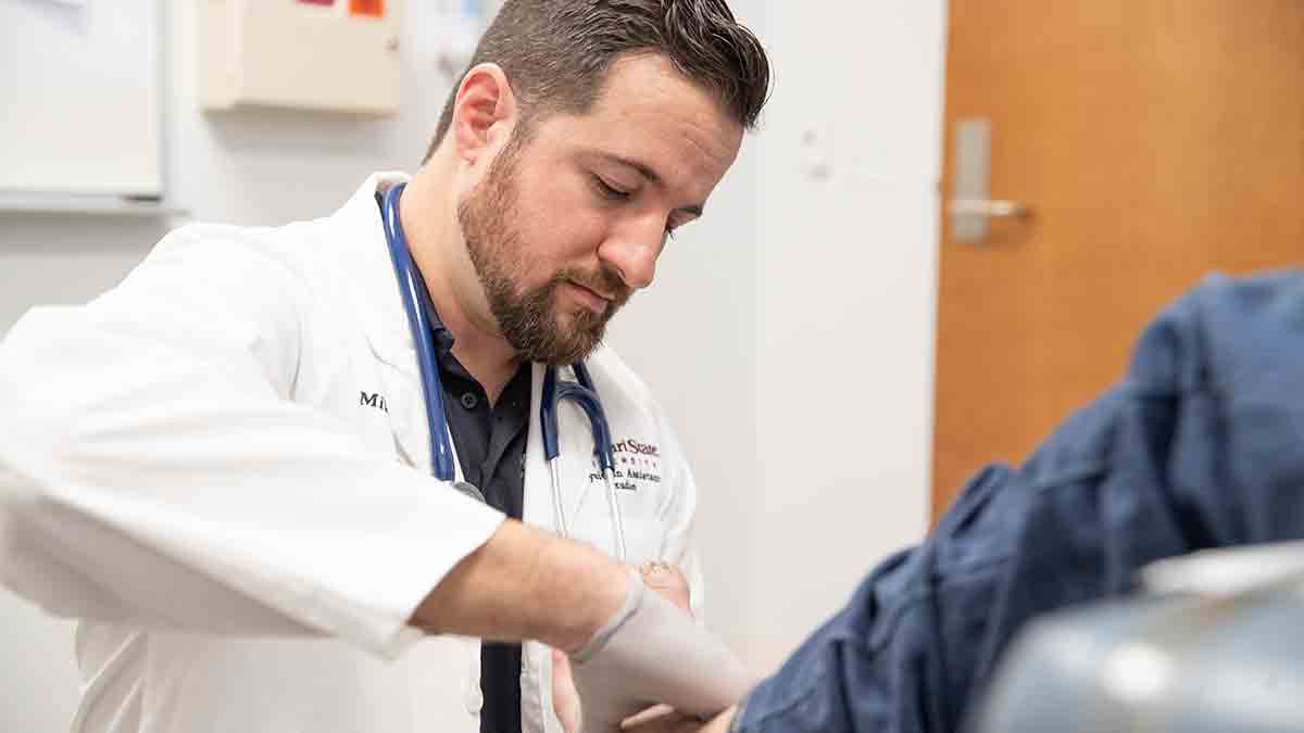 Mikel Dashtipour works with patient in MSU Care Clinic