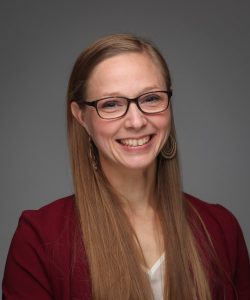 Hillary Mayes headshot.