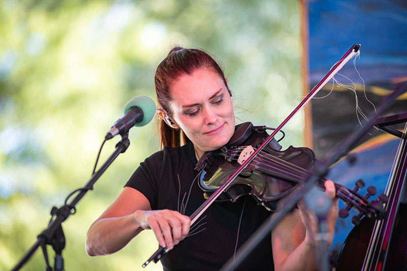 Woman on stage playing a fiddle