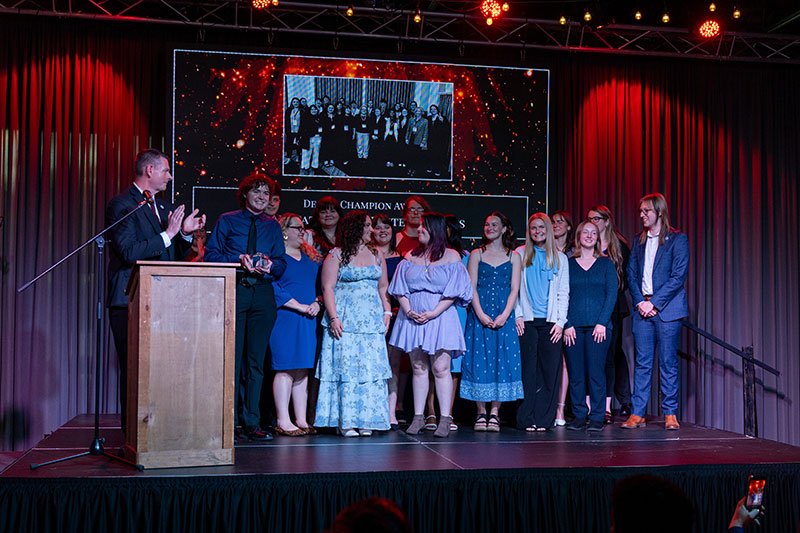Dean Wahl congratulates Model UN student team on stage