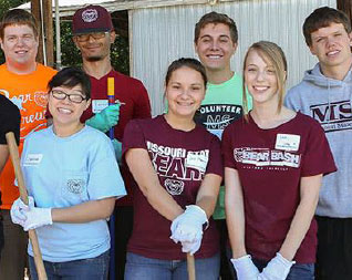 Students volunteering
