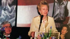 Jean Carnahan speaking at ceremony